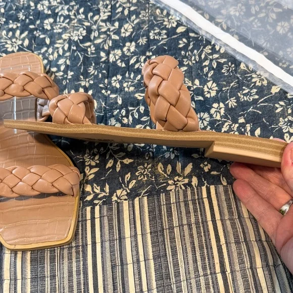Dolce Vita Braided Tan Sandals NWOT - Picture 2 of 4